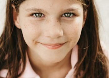 girl wearing pink shirt photo