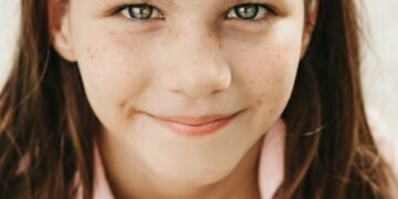 girl wearing pink shirt photo
