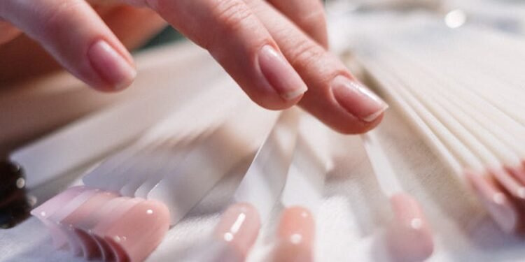 أهم 8 عادات و مكملات لأظافر صحية